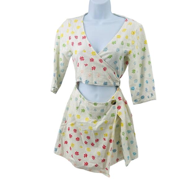 Urban Outfitters Molly Skort Floral Romper US Size 6 White Red V-neck Wrap Style - Picture 2 of 11